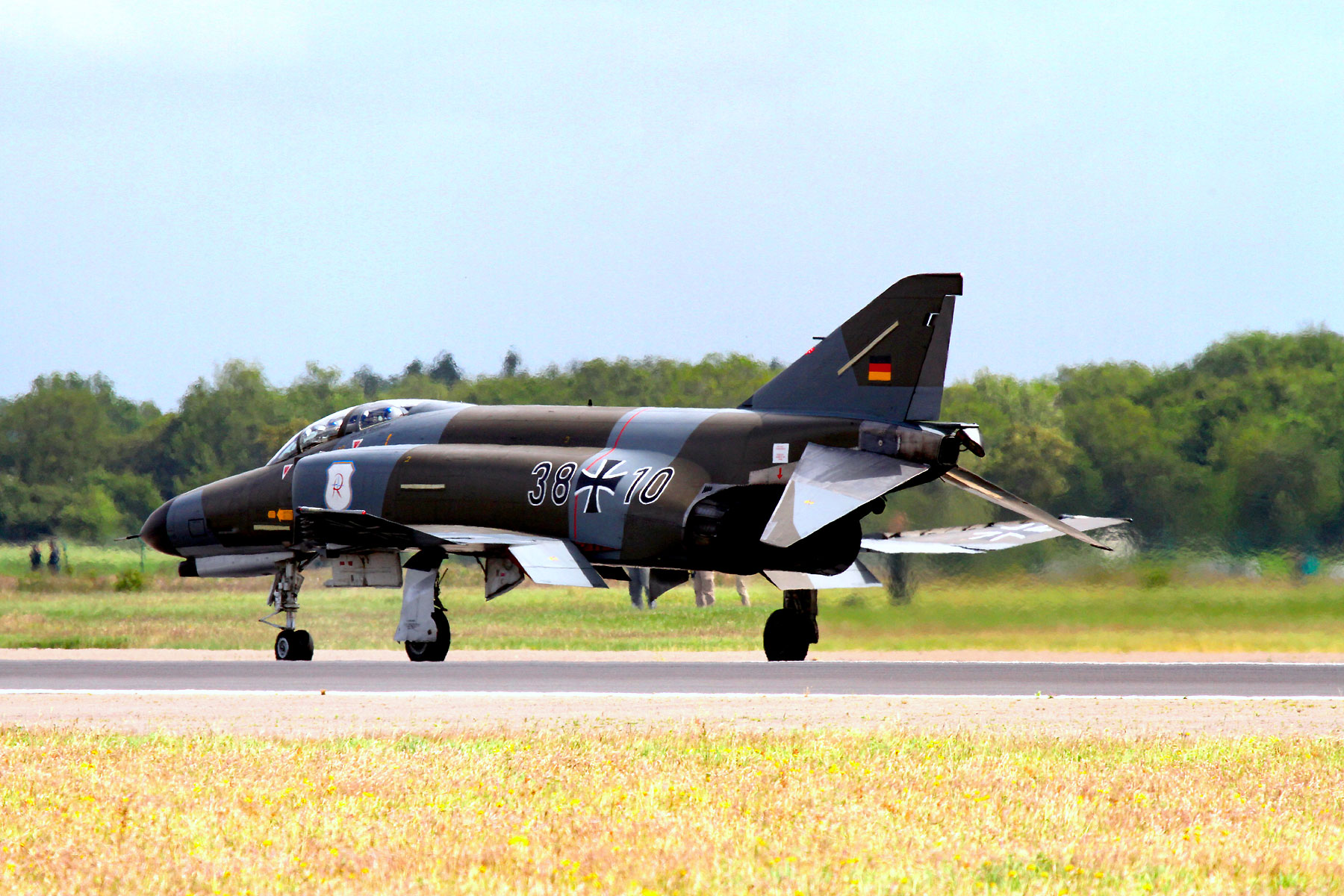 Die PHANTOM mit der Nummer 38+10 war eine der letzten vier, die sich im Dienst der Luftwaffe befanden. Alle vier trugen Tarnanstriche der vergangenen Jahrzehnte. Drei von ihnen wurden im Flug präsentiert. © Marco Wadin 2013