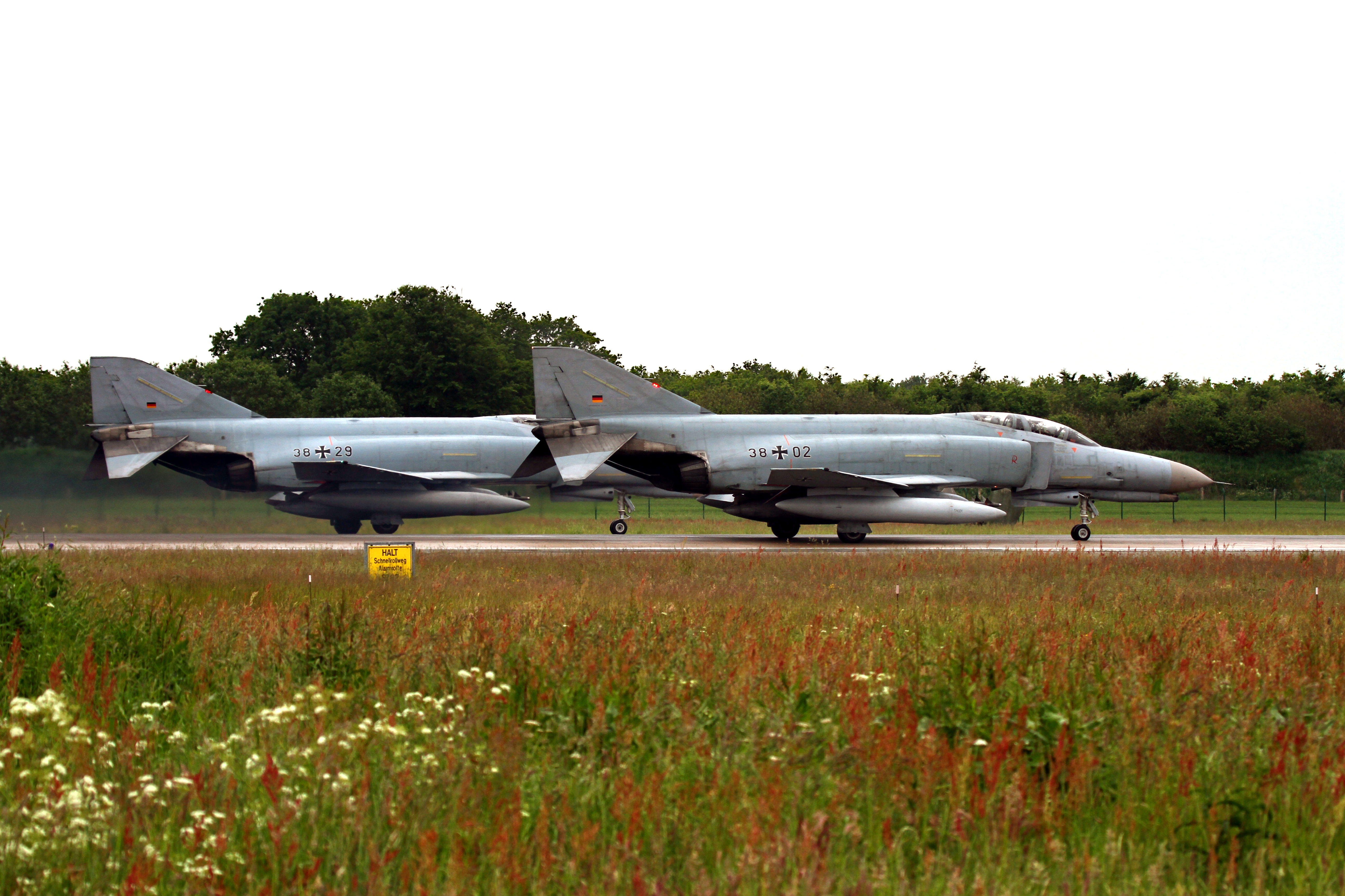 Eine F-4F - Rotte unmittelbar vor dem Start © Marco Wadin 2012